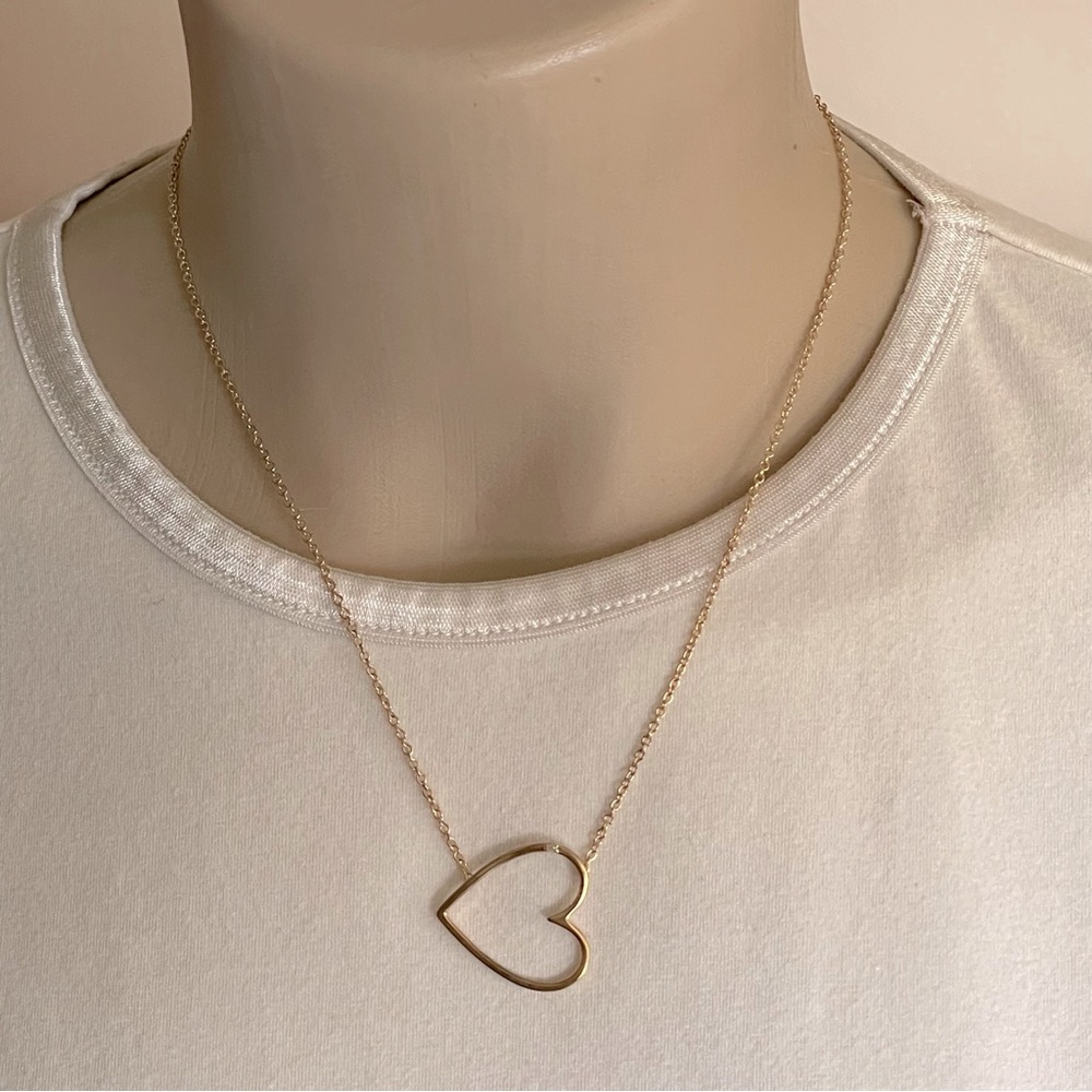 Gold-tone Horizontal Heart Necklace with Tiny Diamond